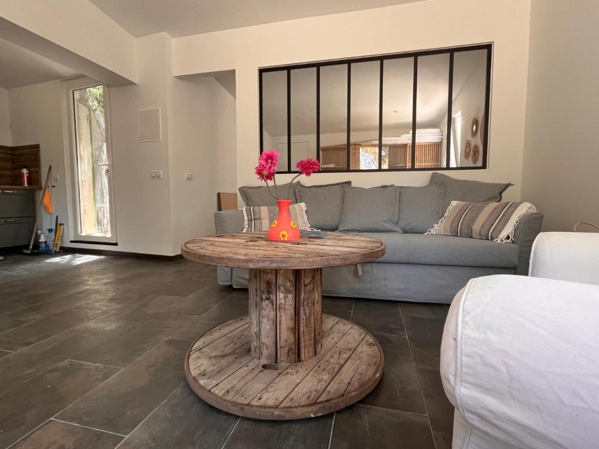 Maisonnette Independante Avec Jardin/Patio นีมส์ ภายนอก รูปภาพ