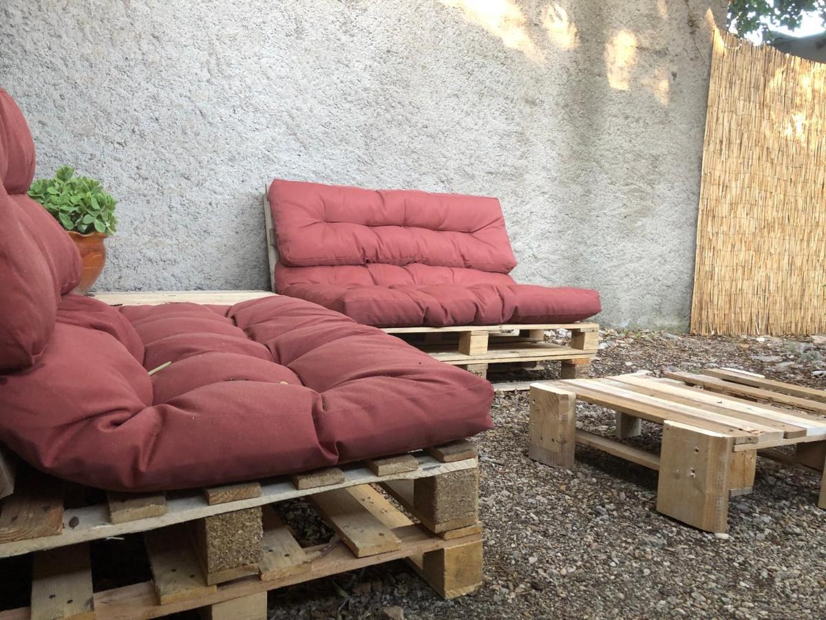 Maisonnette Independante Avec Jardin/Patio นีมส์ ภายนอก รูปภาพ